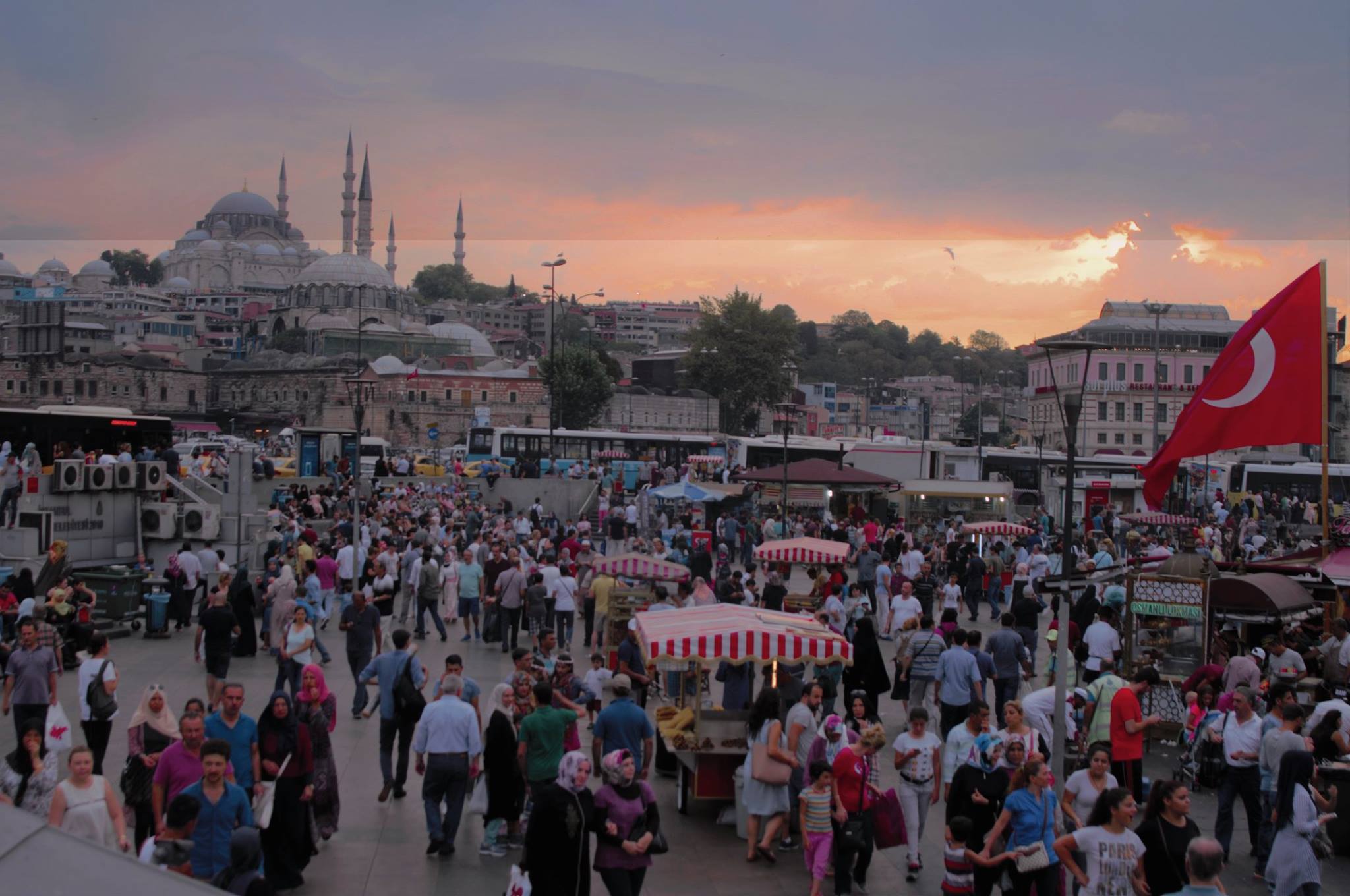 'Yapacak bir şey yok' dedi kadın kalabalığa,